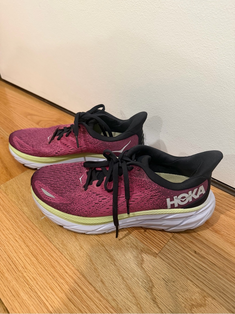 HOKA Women's Clifton 8 Running Shoes Ibis Rose Colorway Size 7.5